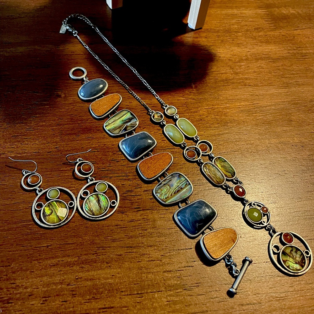 Super cute Ratio necklace set!